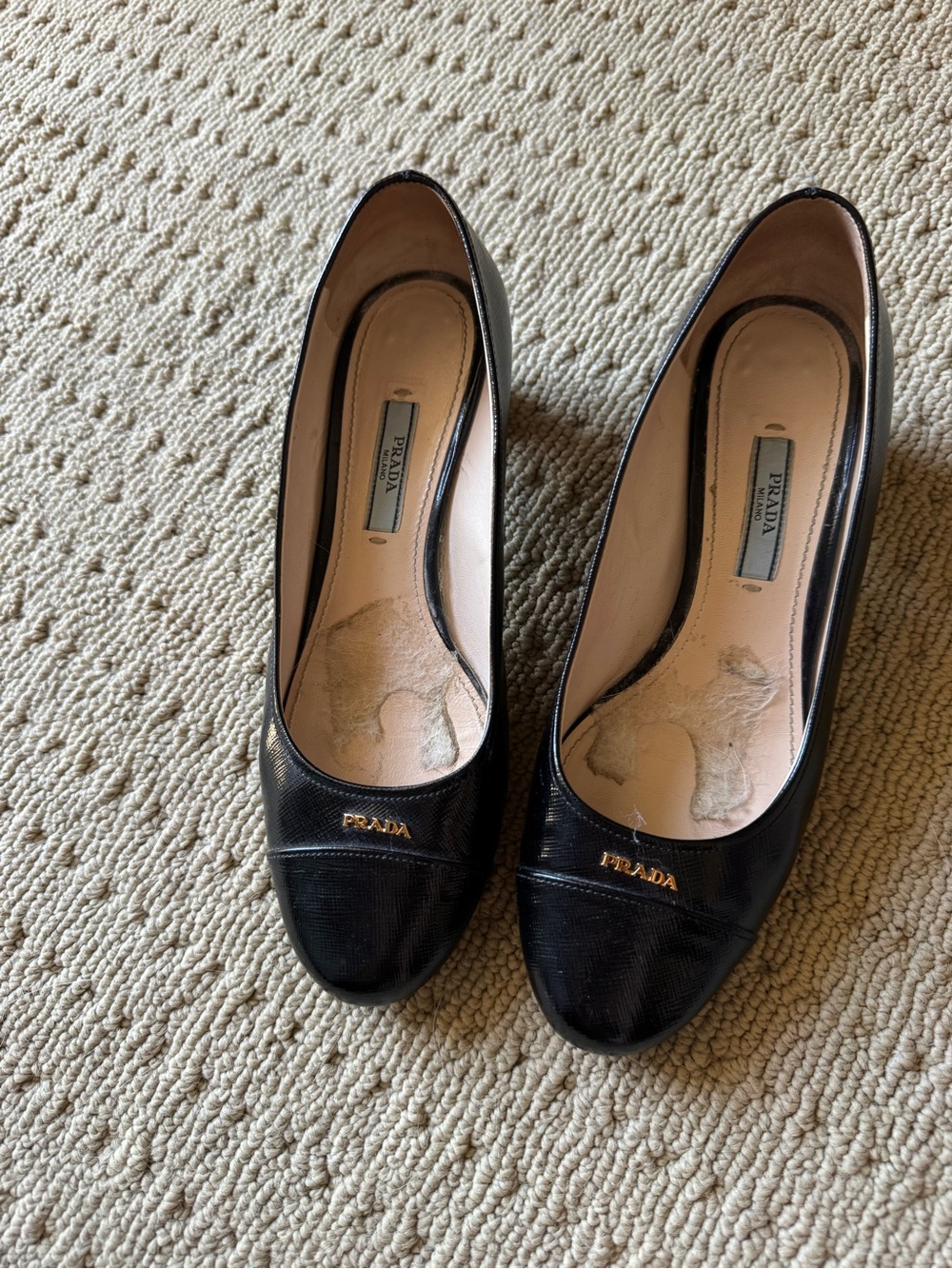 Auth in EUC Prada Black Leather Mid-Heel Pumps with Gold Logo + COA